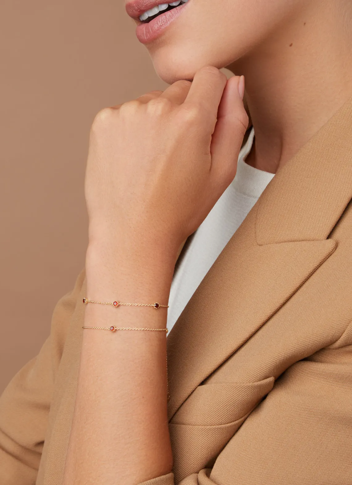 Geelgouden armband, 0.39 ct granaat, Joy