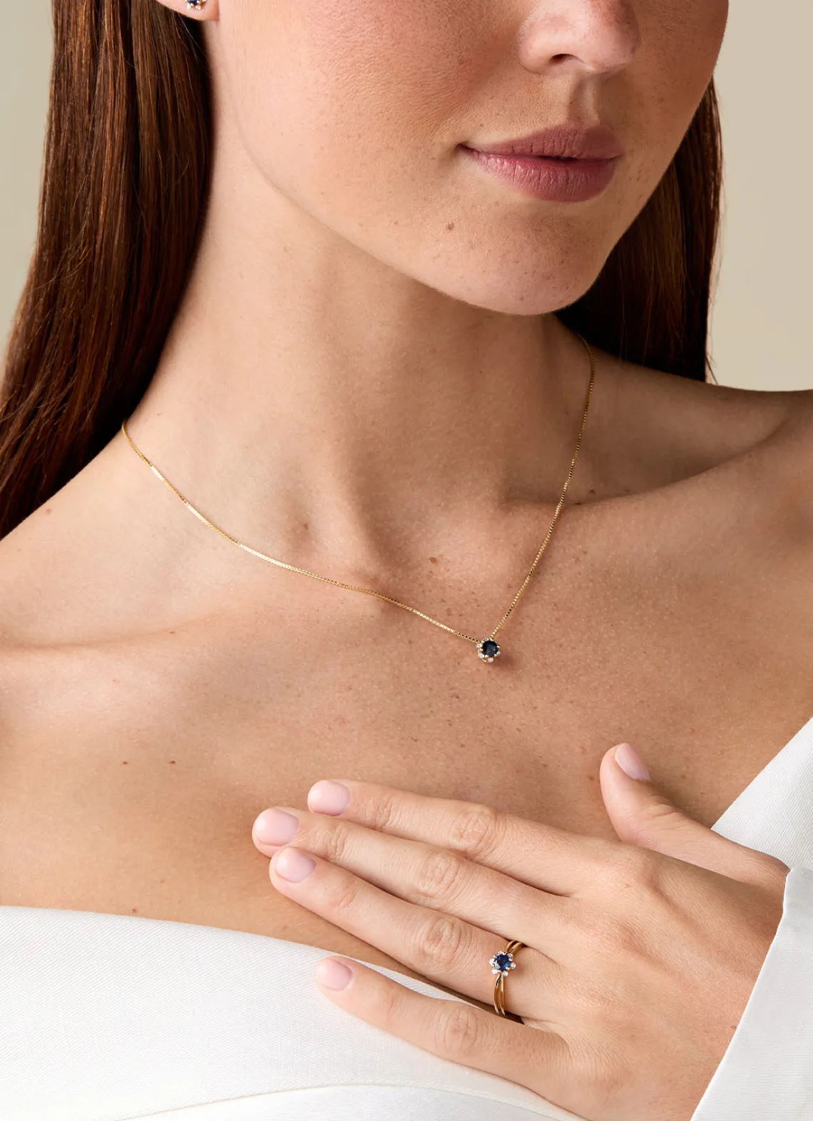 Geelgouden oorsieraden, 0.60 ct blauwe saffier, Empress