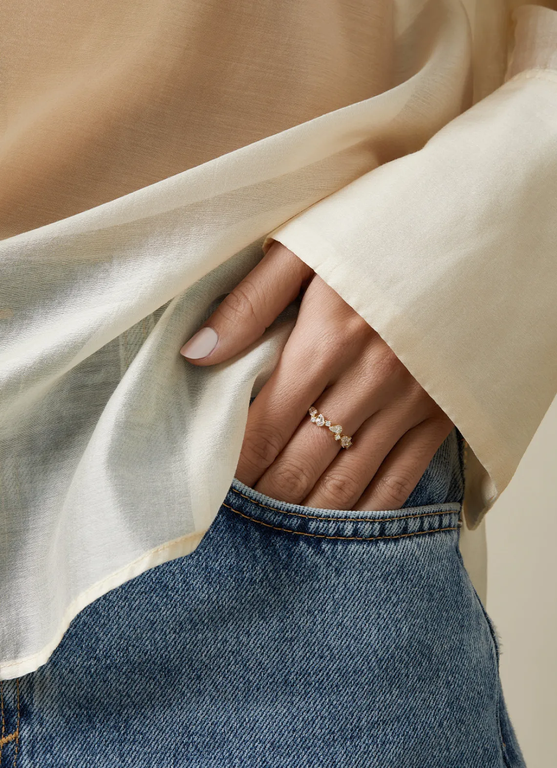 Geelgouden ring, 0.37 ct diamant, Petite Romance