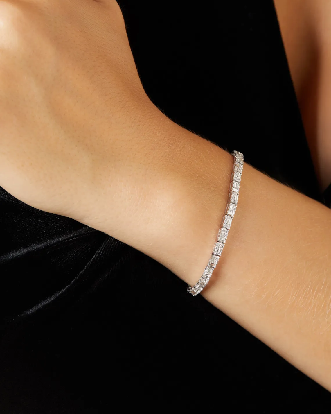 Witgouden armband, 2.90 ct diamant, Gallery