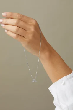 Witgouden hanger O, 0.05 ct diamant, Alphabet