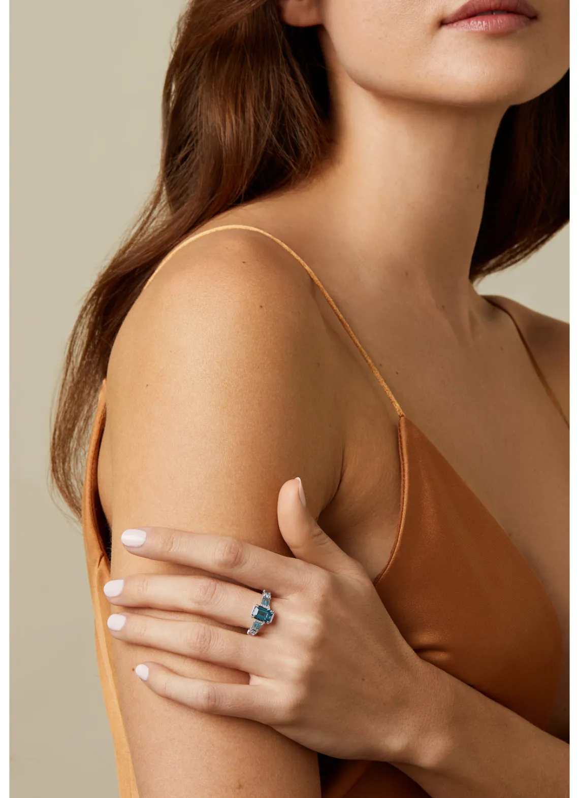 Witgouden ring, 1.76 ct london topaas, Gallery